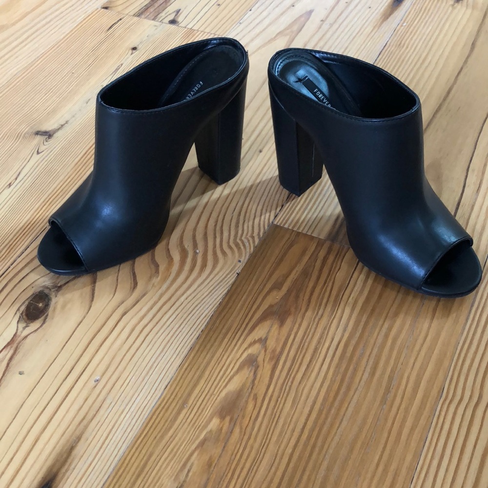 FOREVER 21 PEEP TOE MULES